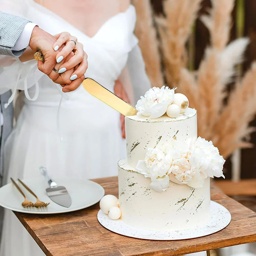 Engraved Wedding Cake Set