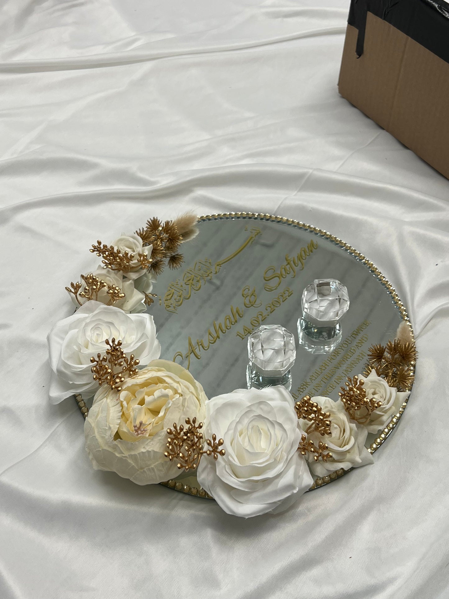 Round mirror wedding ring plate with floral decor